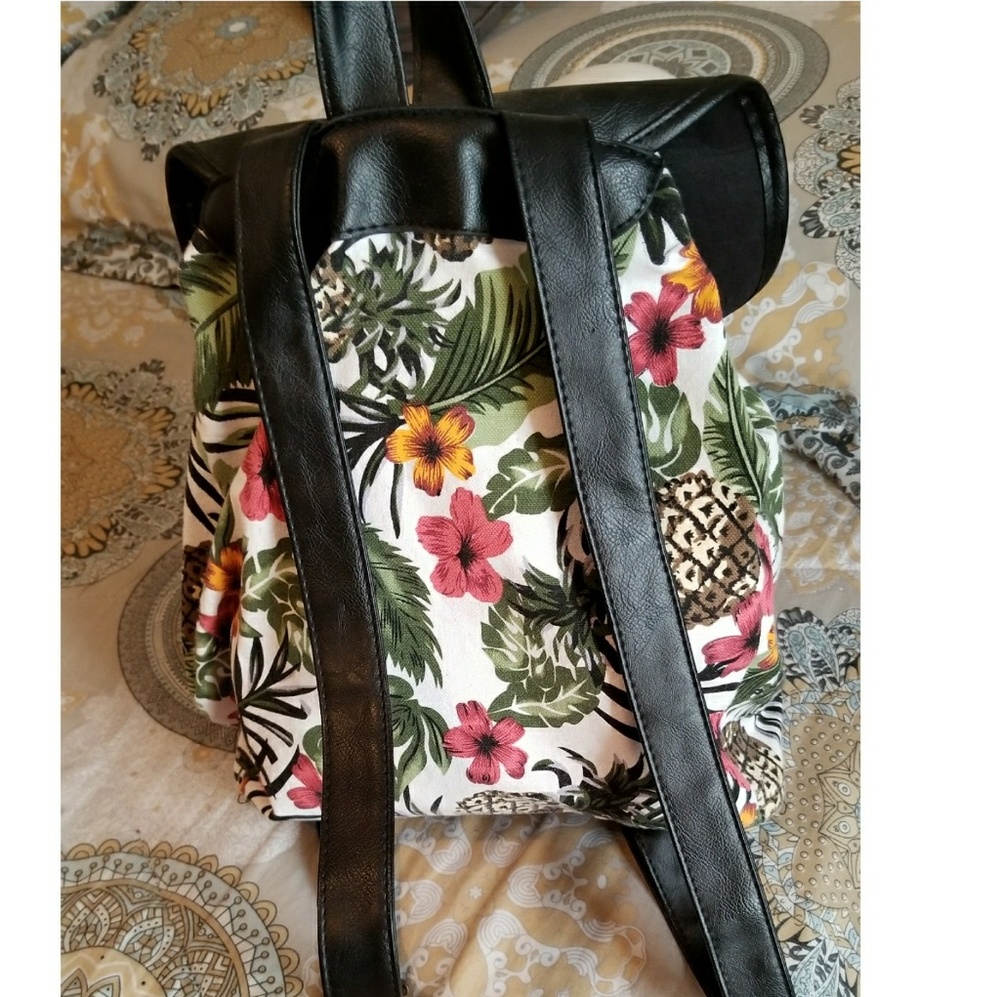 Backpack - Picture 4 of 4